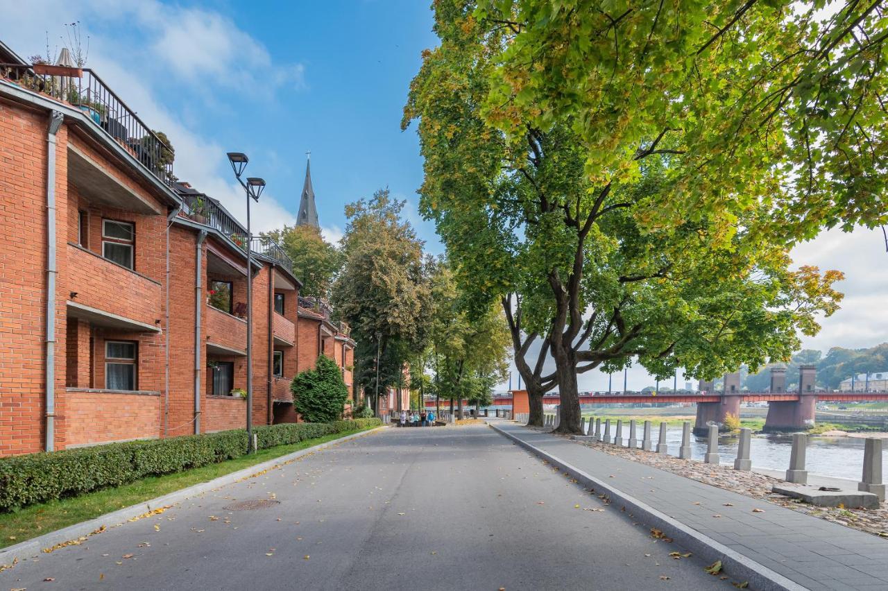 Riverfront 2bd Old Town By Hostlovers *